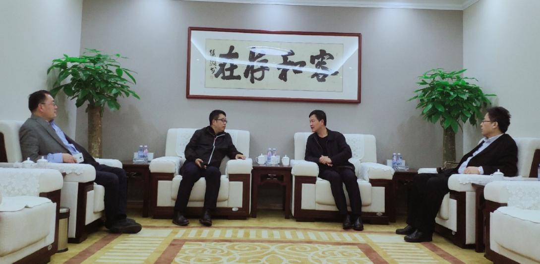 湖北黃岡市高新技術產業(yè)園區(qū)段主任一行蒞臨港創(chuàng)建材公司參觀交流