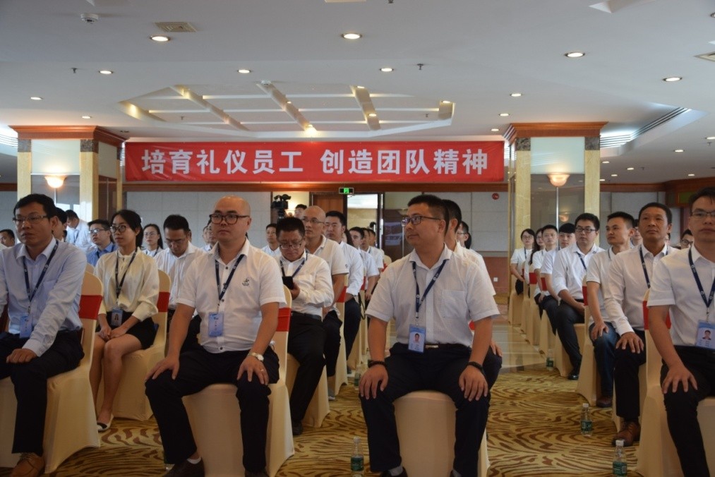 培訓(xùn)禮儀員工，創(chuàng)造團(tuán)隊精神 ——港灣工程公司組織開展禮儀培訓(xùn)