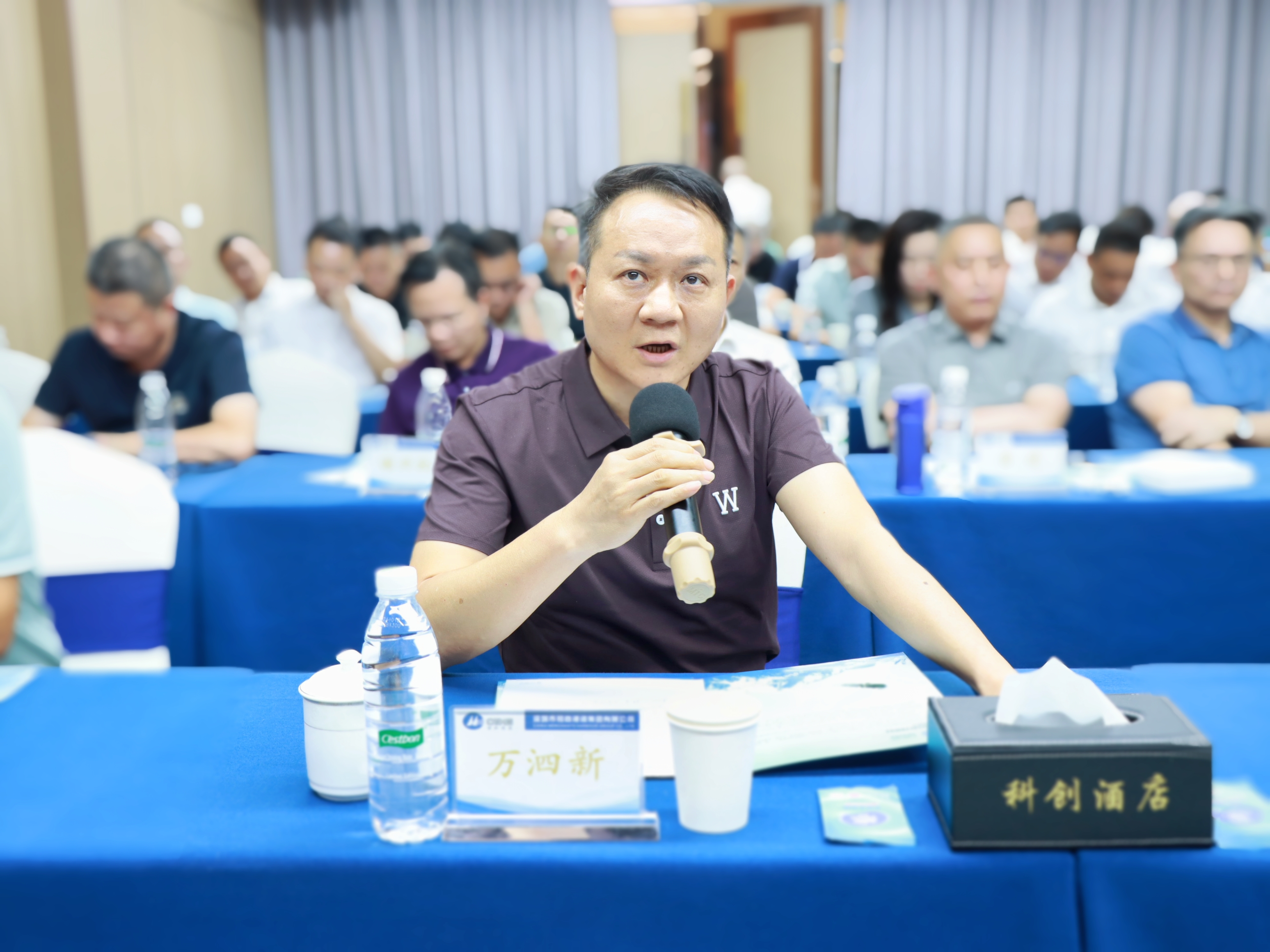 港創(chuàng)股份公司董事、總經(jīng)理萬泗新發(fā)言.jpg